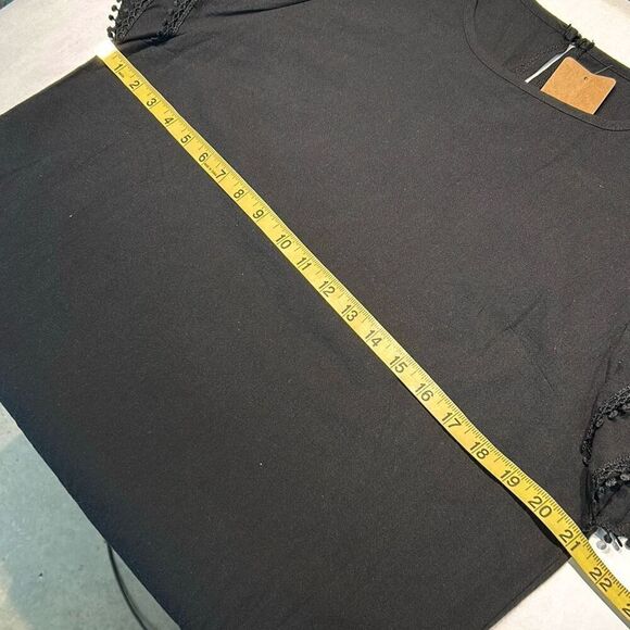 NEW Daisy Ruffle Sleeve Blouse Top Black Sz Large Short Cap Sleeve Crew Neck - Picture 6 of 7